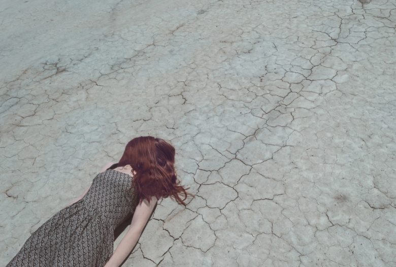 sand-woman-floor-dry-broken-cracked-595661-pxhere.com